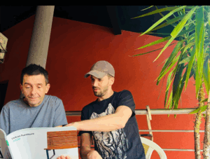 Hrvatski poduzetnik Jasmin Hodžić i njegov host Mark Petrovičić